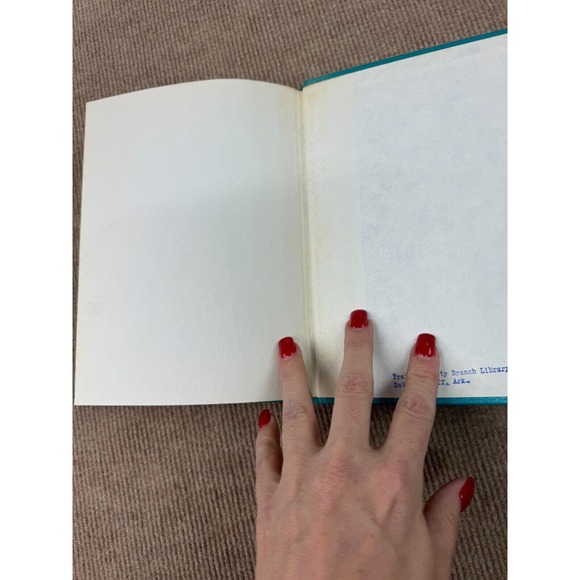 Vintage 1966 The Magic Maker by Joyce Varney Second Printing Hardcover Book - Picture 9 of 9